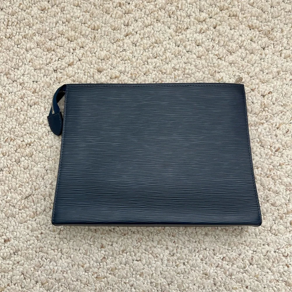 Louis Vuitton Epi Toiletry Pouch 26 in Indigo - Picture 2 of 8